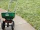 BUYING GUIDE FOR LAWN SPREADERS UNDER $100