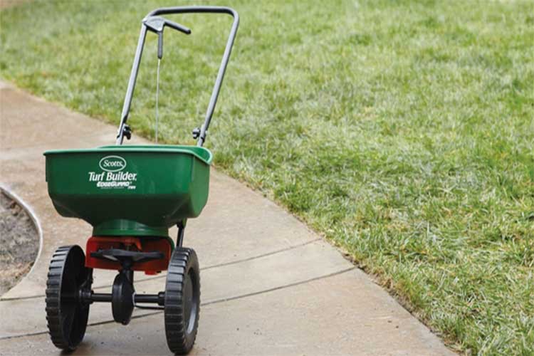 Buying Guide for Lawn Spreaders Under 100